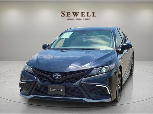 Used 2022 Toyota Camry SE w/ Convenience Package FWD image 1