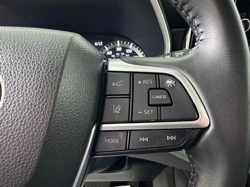 Used 2023 Toyota Highlander XLE AWD/4WD image 28
