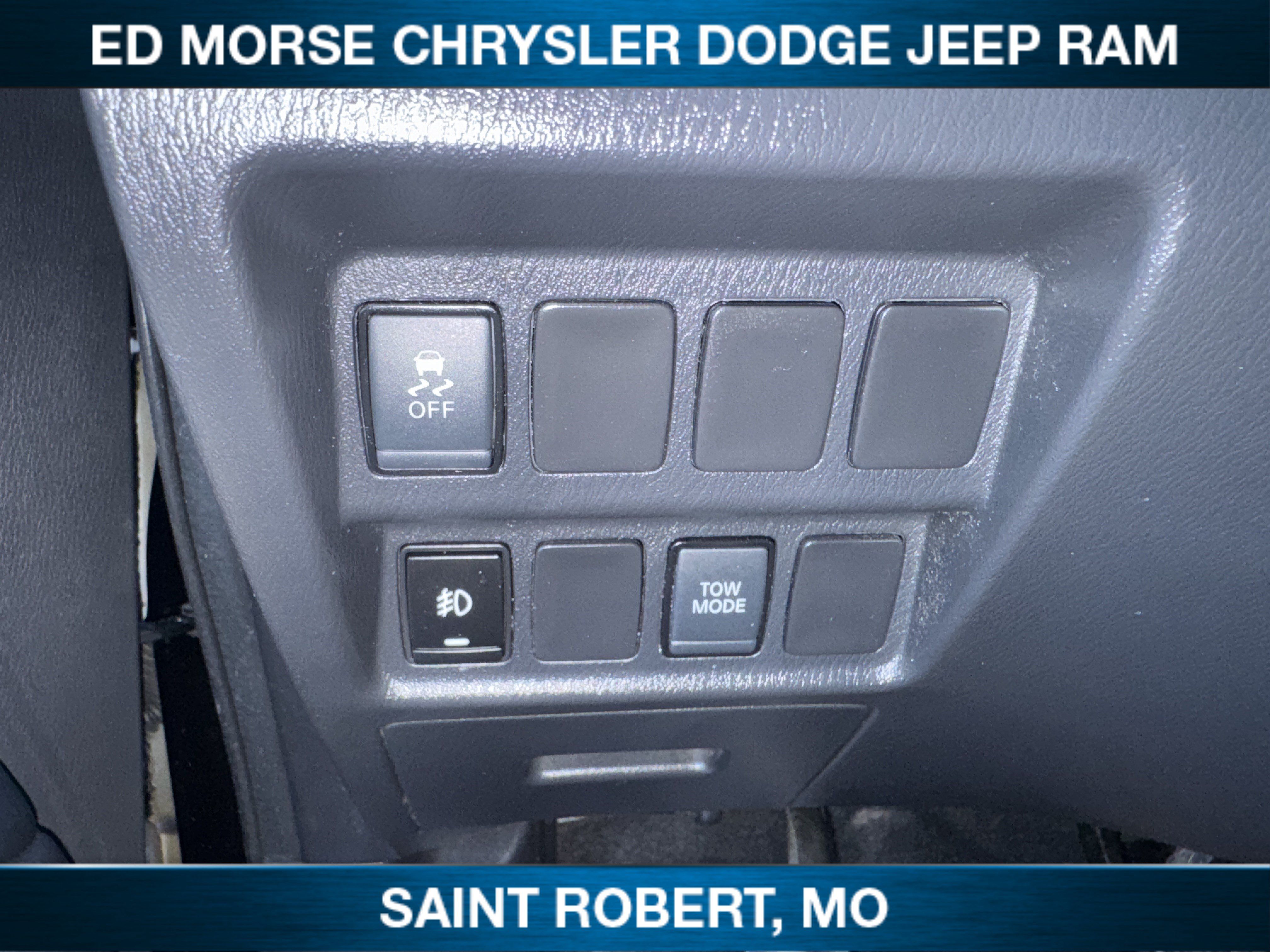 Used 2020 Nissan Pathfinder S AWD/4WD image 17