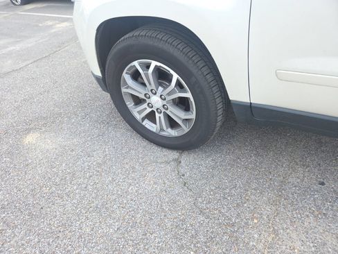 Used 2015 GMC Acadia SLT FWD image 16