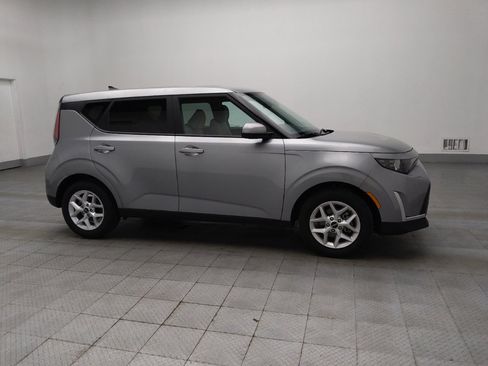 Used 2025 Kia Soul LX image 11