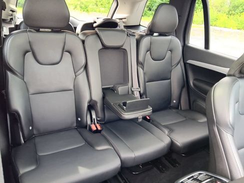 Used 2022 Volvo XC90 T5 Momentum AWD/4WD image 39