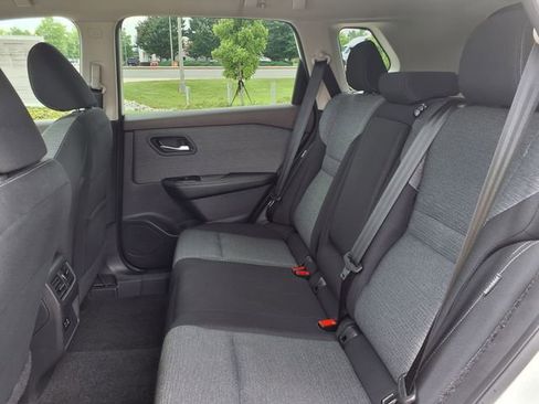 Used 2023 Nissan Rogue SV FWD image 15
