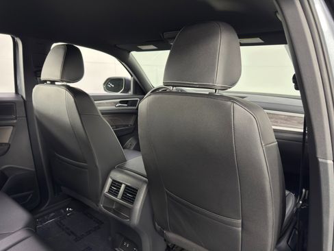 Used 2023 Volkswagen Atlas Cross Sport SE w/ Black Wheel Package image 34