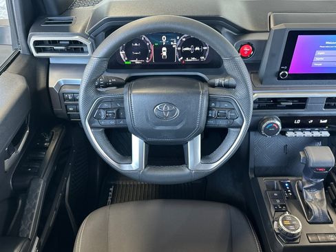 Certified 2025 Toyota Tacoma TRD Off-Road AWD/4WD image 13
