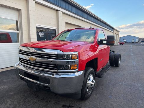 Used 2018 Chevrolet Silverado 3500 LT image 2