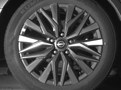 Used 2025 Nissan Altima 2.5 SV FWD image 15