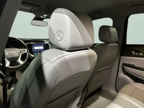 Used 2023 GMC Acadia SLT image 38