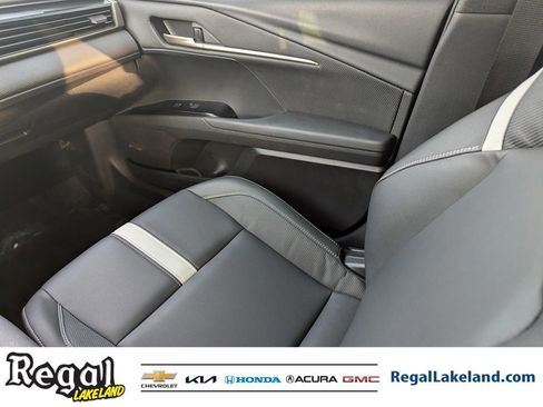 Used 2025 Toyota Camry SE image 14