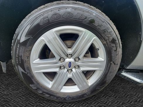 Used 2020 Ford Expedition Max XLT w/ Equipment Group 202A AWD/4WD image 12