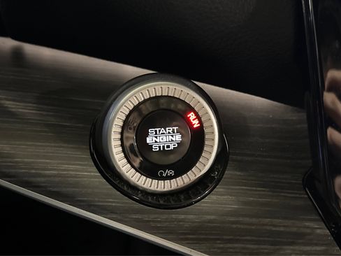 Used 2024 Jeep Wagoneer Series II w/ Flexible Seating Group image 35