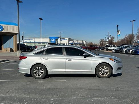 Used 2015 Hyundai Sonata SE image 2