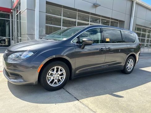 Used 2022 Chrysler Voyager LX FWD image 1
