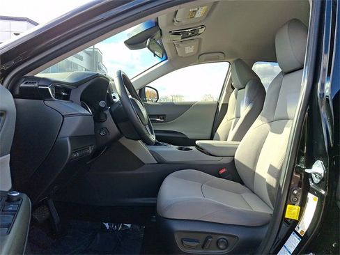 Used 2021 Toyota Venza LE image 14