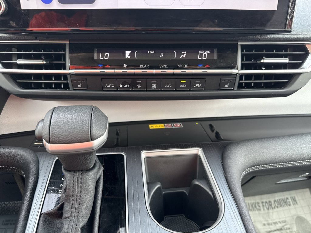Certified 2025 Toyota Sienna XLE FWD image 17