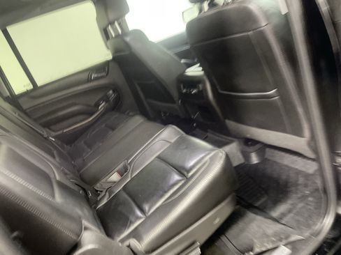 Used 2019 Chevrolet Suburban LT w/ Luxury Package image 22