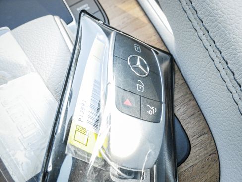 Used 2025 Mercedes-Benz GLS 450 4MATIC image 37