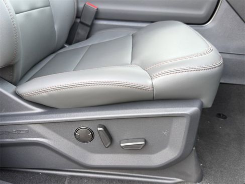 New 2025 Ford Expedition Active image 45