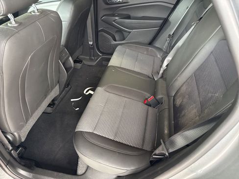 Used 2025 Chevrolet Trax LT w/ LT Convenience Package FWD image 9