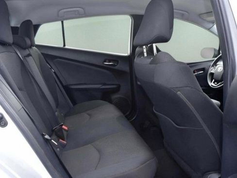 Used 2022 Toyota Prius LE FWD image 4