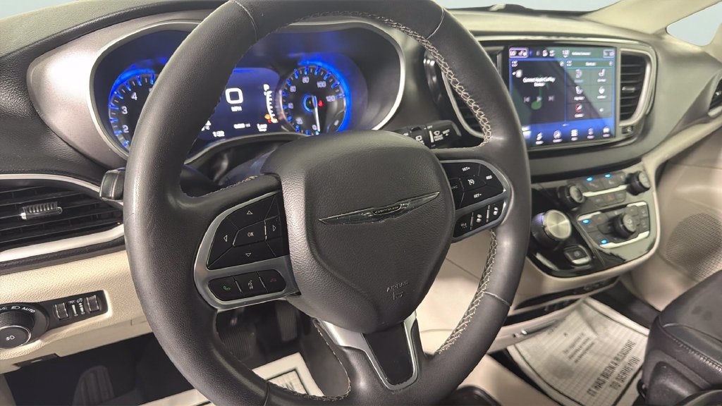 Used 2022 Chrysler Pacifica Touring-L FWD image 21