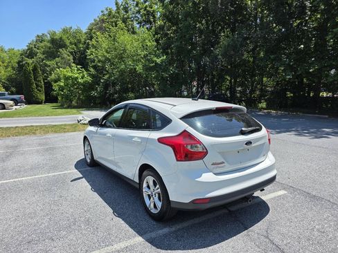 Used 2013 Ford Focus SE w/ SE Winter Pkg FWD image 3