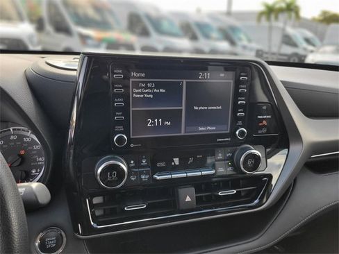 Used 2022 Toyota Highlander L image 26