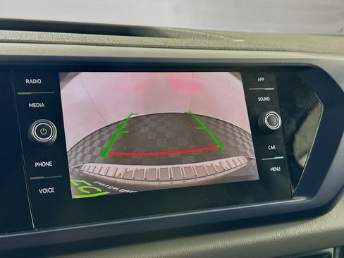 Used 2023 Volkswagen Taos SE w/ Panoramic Sunroof Package image 23