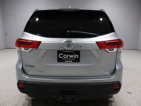 Used 2018 Toyota Highlander XLE image 3