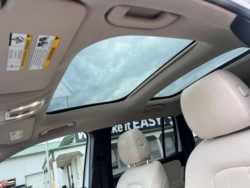 Used 2023 Mercedes-Benz GLB 250 4MATIC w/ Premium Package image 35