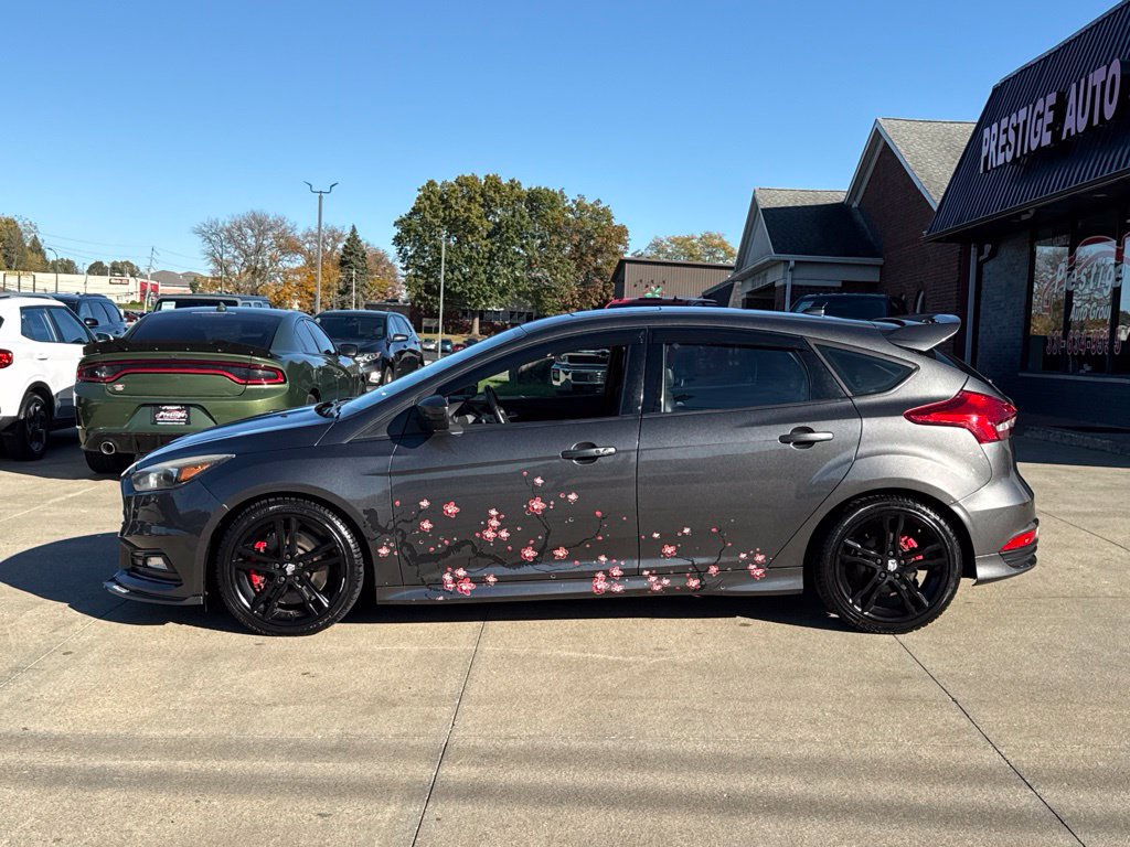 Used 2017 Ford Focus ST w/ Equipment Group 402A FWD image 4