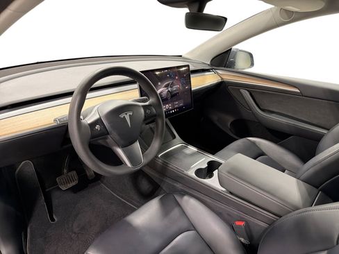 Certified 2023 Tesla Model Y Long Range AWD/4WD image 9