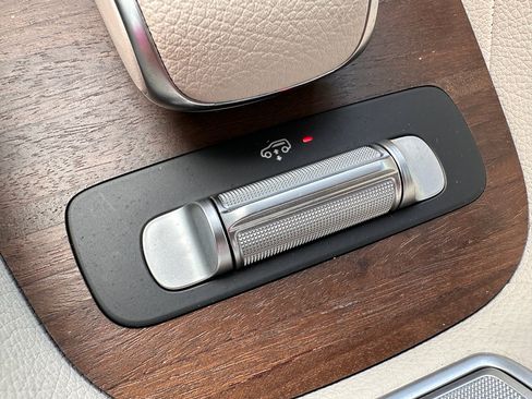 Used 2021 Mercedes-Benz GLS 450 4MATIC image 22