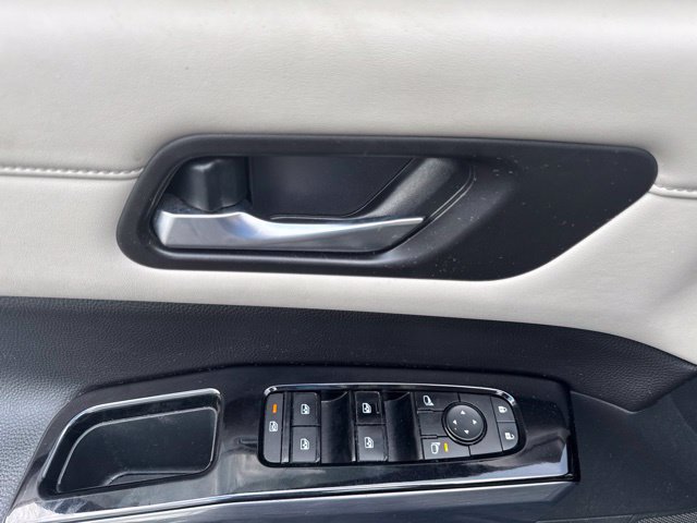 Used 2022 Nissan Pathfinder SL AWD/4WD image 16