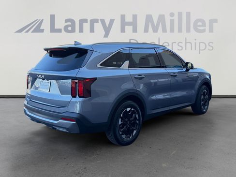 Used 2024 Kia Sorento S w/ Panoramic Sunroof Package FWD image 5