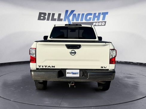 Used 2017 Nissan Titan SV image 4