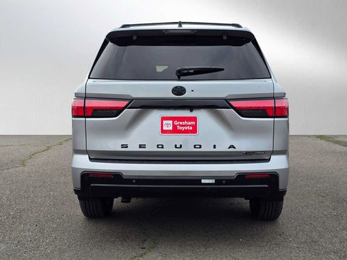 Used 2025 Toyota Sequoia Platinum AWD/4WD image 5