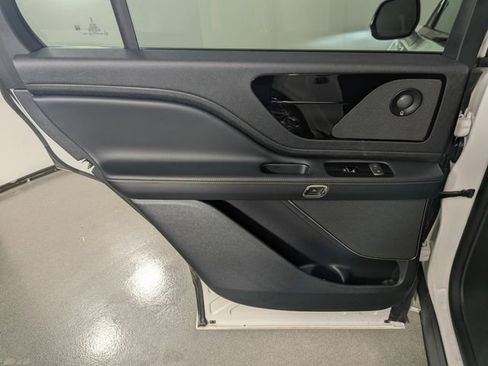Used 2025 Lincoln Aviator AWD w/ Jet Appearance Package image 15