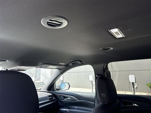 Used 2024 Chevrolet Traverse LT image 20