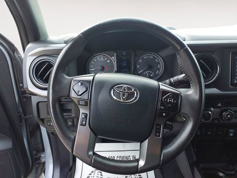 Used 2018 Toyota Tacoma TRD Sport w/ Technology Package AWD/4WD image 13