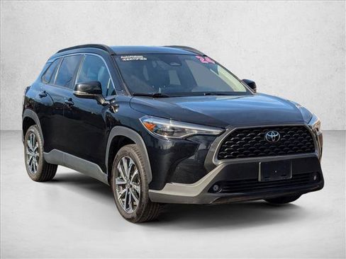 Used 2024 Toyota Corolla Cross XLE image 3
