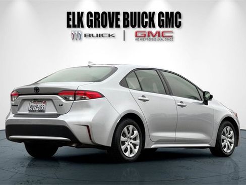 Used 2021 Toyota Corolla LE image 4