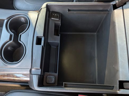 Used 2016 Chevrolet Suburban LT image 27