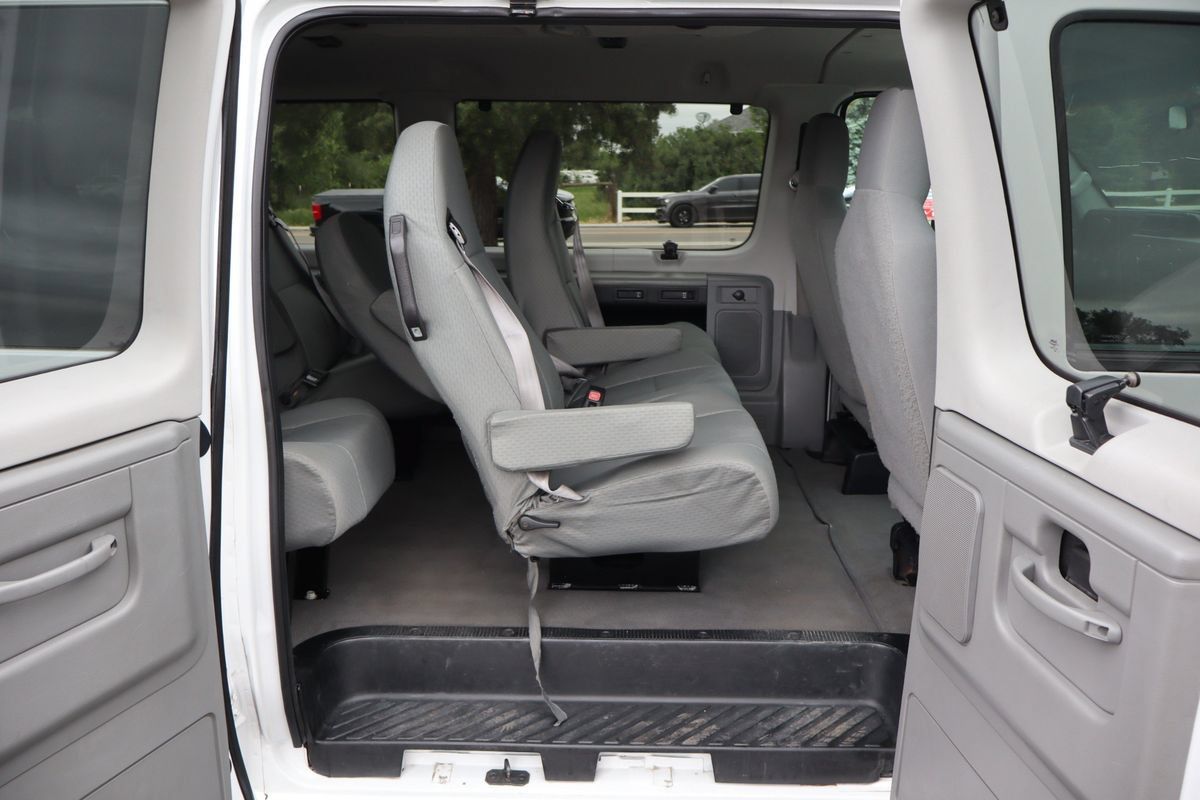 Used 2010 Ford E-350 and Econoline 350 XLT RWD image 20
