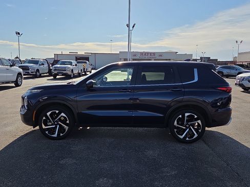 Used 2024 Mitsubishi Outlander SE AWD/4WD image 2