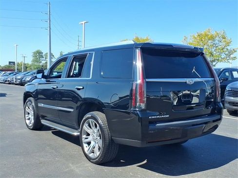 Used 2015 Cadillac Escalade Luxury image 4