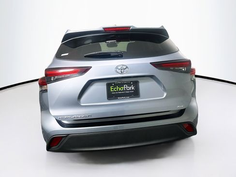 Used 2024 Toyota Highlander XLE image 9