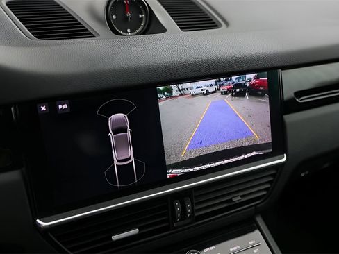 Used 2020 Porsche Cayenne S image 13