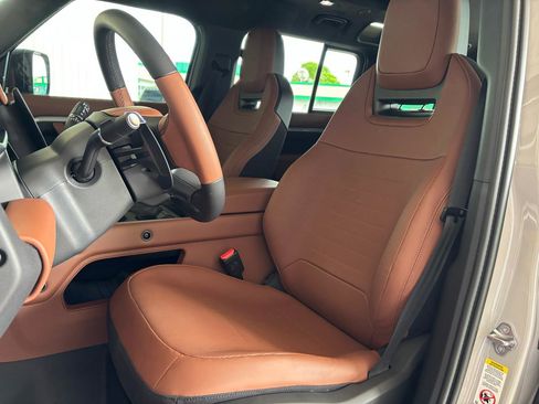 Used 2026 Land Rover Defender 110 image 24