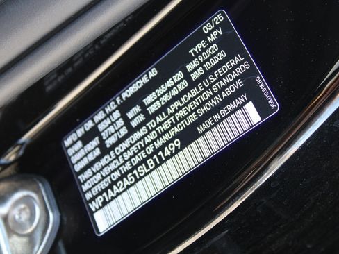 New 2025 Porsche Macan image 29